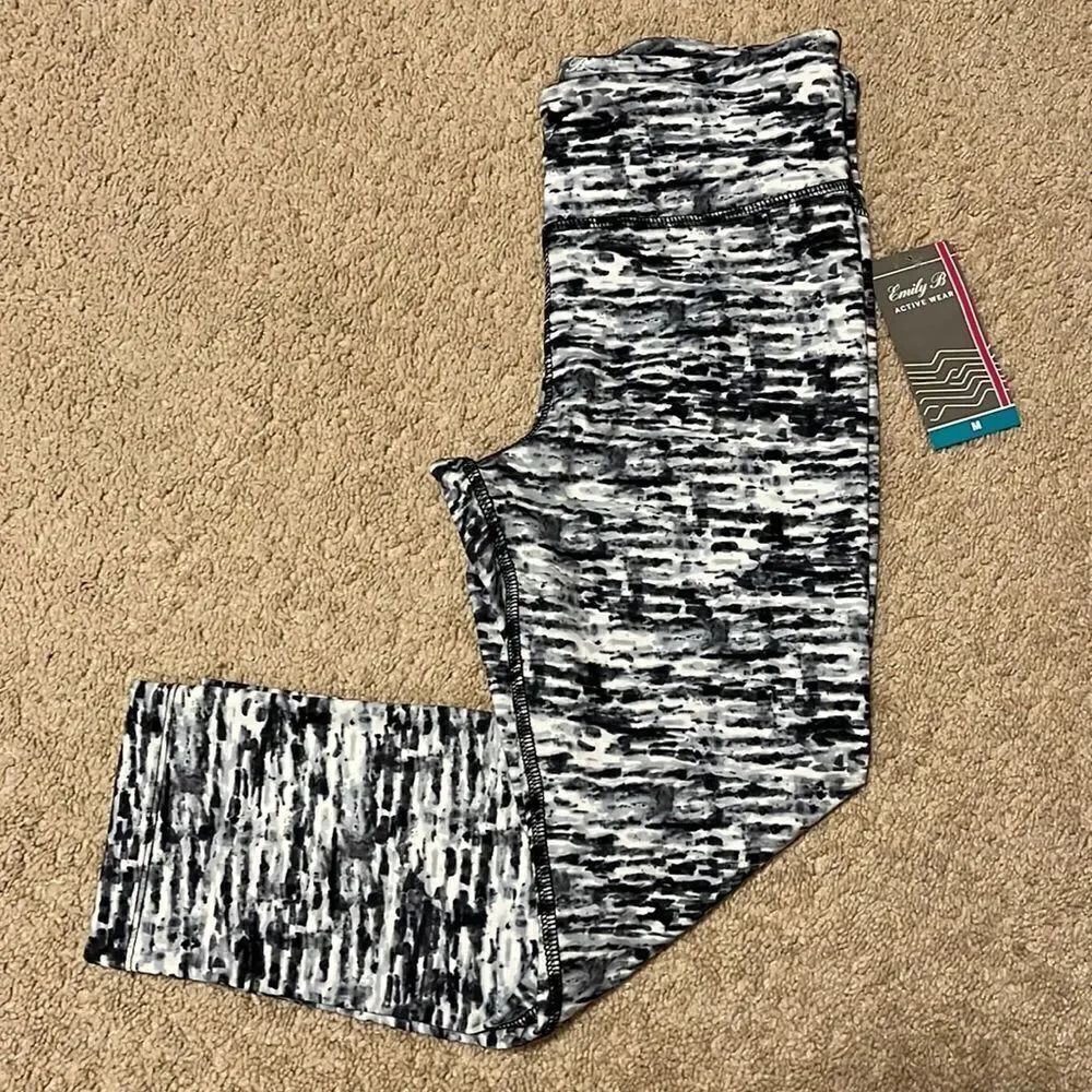 Emily B Size Medium Capri leggings